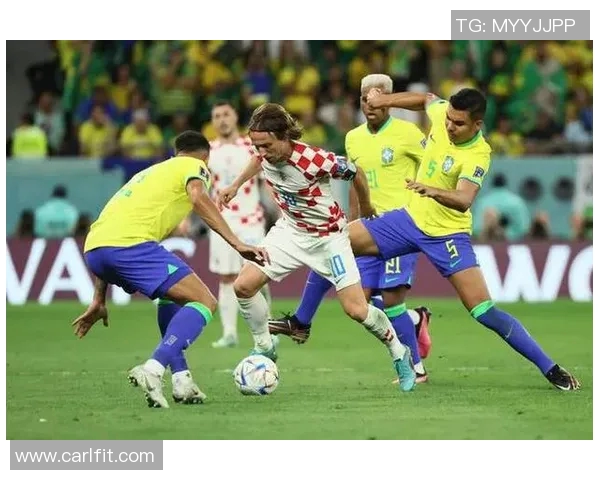 足球明星中后腰位置的代表人物有哪些及其职业生涯成就分析