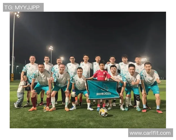 足球明星亲自送球衣给粉丝传递热爱与梦想的温暖时刻