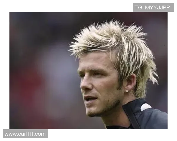 足球明星抓头发视频引发热议网友纷纷调侃其发型与比赛表现