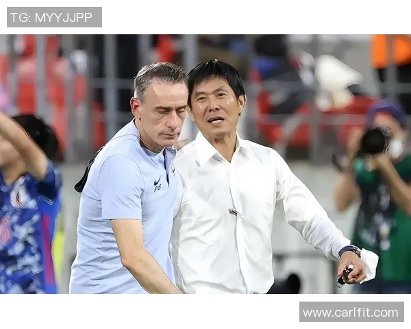 足球明星私密生活大揭秘照片曝光引发球迷热议与关注