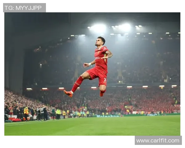 足球明星背面高清照片展现运动魅力与风采的完美瞬间